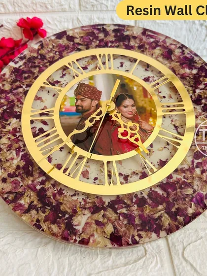 The "Resin Wall Clock" text overlay identifies the product type, showing the full design with its floral border.