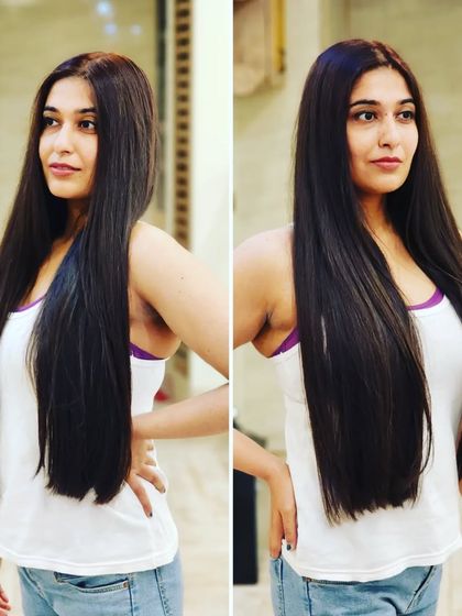 A side profile of the 30-inch mega volume extensions. Notice how the hair maintains its thickness from root to tip, a hallmark of our premium quality extensions.
