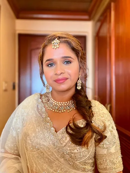 For this daytime wedding event, I created a look with a matte base to ensure it stayed flawless in the heat, paired with shiny eyes and a beautiful traditional braid.