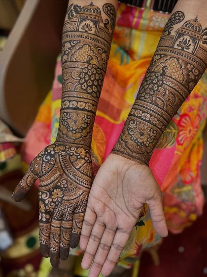 Intricate Bridal Mehendi photo 50