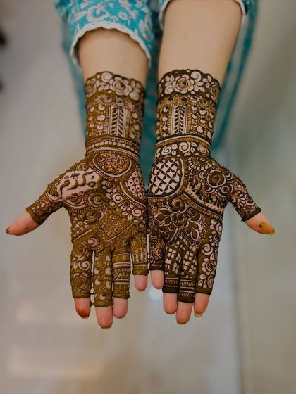 A beautiful example of a non-bridal Indian design, with a mix of bold patterns and fine lines. The different elements on each hand make it unique.