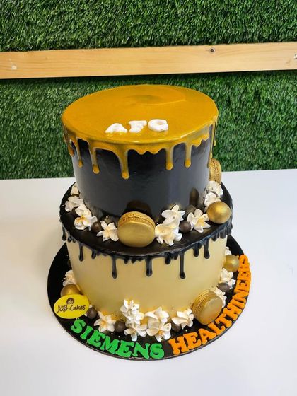 Decadent Drip & Loaded Cakes photo 4