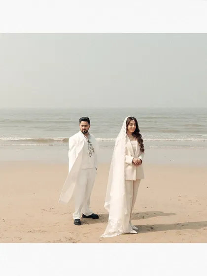A modern couple against the timeless expanse of the sea. The bride's choice of a pantsuit and veil speaks to her unique personality, a story I was honored to tell. This portrait shows my love for capturing weddings that are authentic and unconventional.
