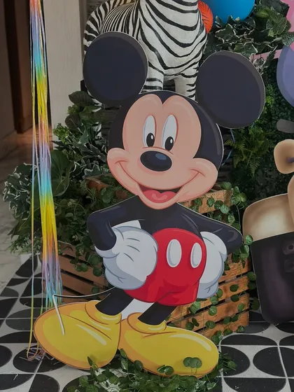 Custom cutouts of beloved characters like Donald Duck and Mickey Mouse were placed throughout the venue, creating perfect photo opportunities for the little guests.