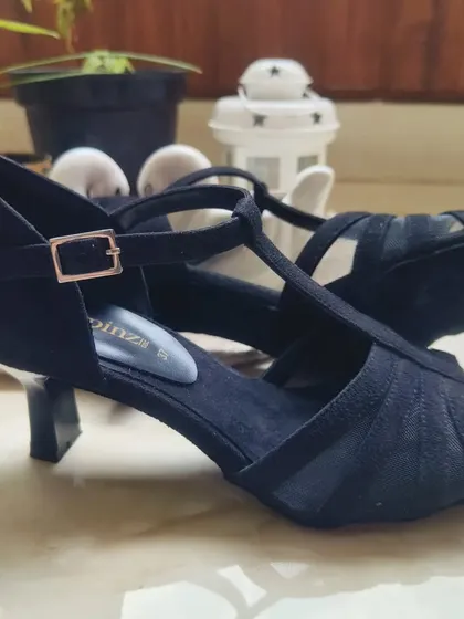The flared heel is a key feature we obsessed over. This angle shows how it provides a wider, more stable base, giving you the confidence to dance for hours, whether you are in a class or social dancing all night.