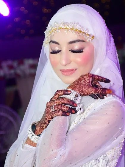 A soft yet stunning Arabic makeup look for a bride. The lashes here are full and wispy, adding glamour and definition while maintaining an elegant and romantic feel for her special day.