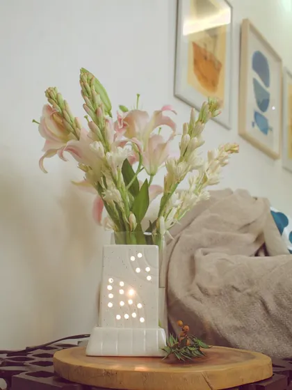 Our electric oil burner is the perfect daytime fragrance companion for your living room or office. Its sleek ceramic design complements any decor while gently diffusing your chosen scent to refresh and energize your space.