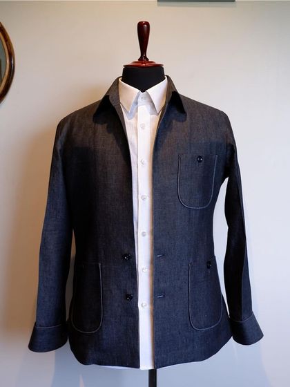 Crafted to perfection, this versatile navy overshirt effortlessly combines comfort and class, perfect for layering.