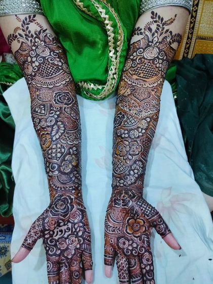The bridal mehndi for Fazila, featuring her name surrounded by roses.