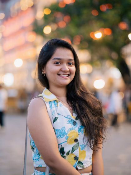 A beautiful, natural headshot. The soft daylight is perfect for creating flattering portraits that feel fresh and authentic.