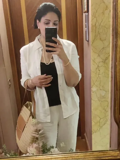 For our first day in Florence, I opted for comfort with these embroidered linen pants and a layered black tank and white linen shirt. Of course, I had to add my pearls!
