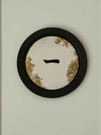 The central panel of the "Ichi-go ichi-e" triptych. The simplicity of the single stroke is balanced by the rich texture of the gold leaf.