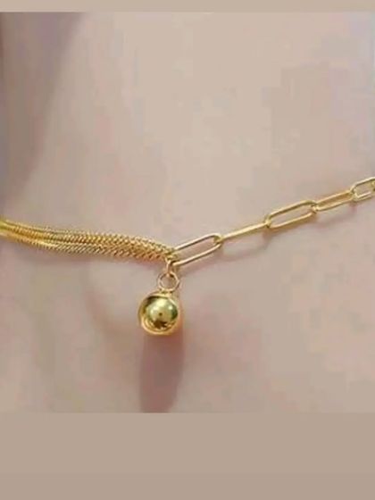 A stylish mixed-chain anklet combining a snake chain and a paperclip chain with a small bell charm. A unique piece to make your style stand out.