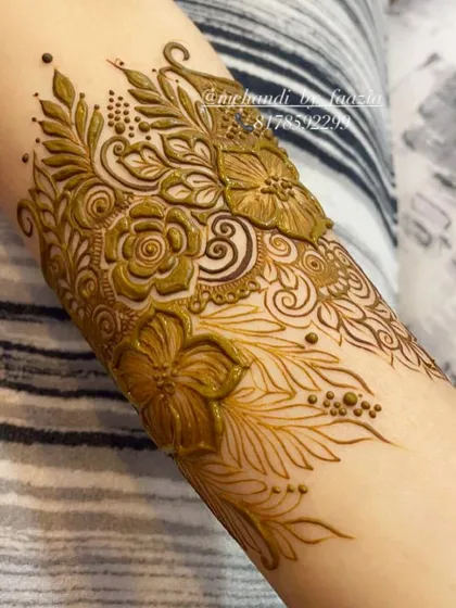 A beautiful bridal henna armlet. This is a great option for someone who wants a unique and modern look.
