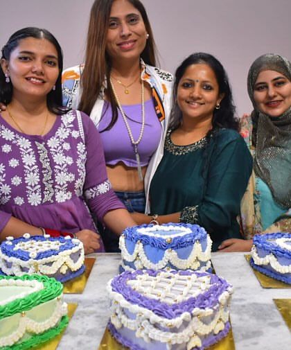 Week 10 was all about mastering trendy piping techniques. Here is our class with their stunning vintage-style heart cakes, each showcasing intricate lattice work and shell borders.