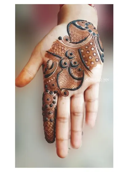 A stylish and modern design focusing on one side of the palm and a single finger. This type of pattern is great for parties or for those who prefer a minimalist mehendi look.