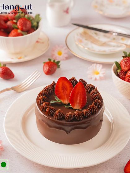 A treat that's as dreamy as it looks. Our Nutella Strawberry Bento Cake combines the beloved hazelnut spread with fresh strawberries for a truly decadent and popular dessert.