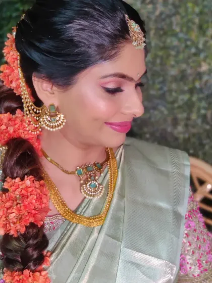 The lovely Keerthana, all ready for her baby shower. I gave her a fresh, glowing look with a pop of pink on the lips to match the details in her beautiful saree.