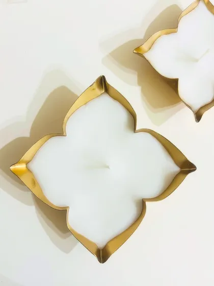 This geometric floral urli candle offers a contemporary take on festive lighting. The sharp angles and golden sheen catch the light beautifully.
