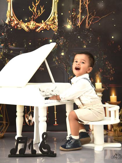 Singing his heart out at the piano. I always encourage kids to play and be themselves during our sessions to capture their true personalities.