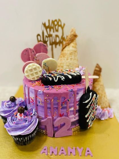 A close-up of the fun ice cream themed cake and matching cupcakes.