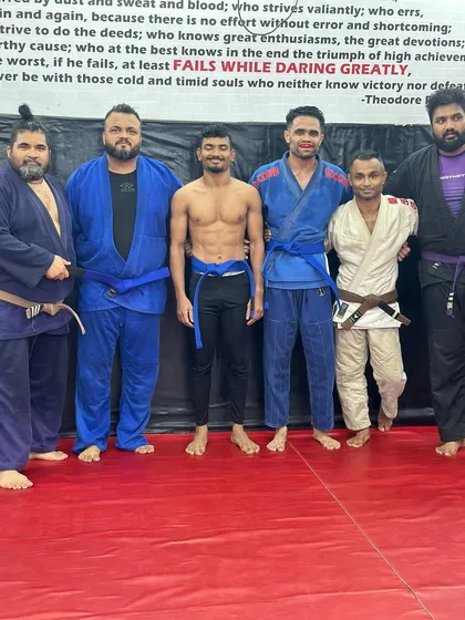 The grappling team. Our BJJ and wrestling squad, featuring students with different belt levels, from white to brown. We have a strong ground game, and we learn from each other.