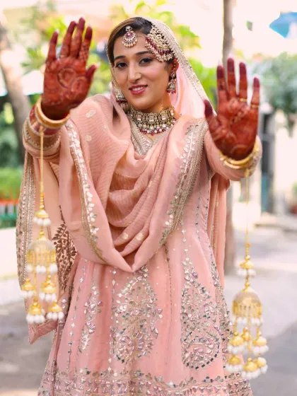 This Punjabi bride wanted a look that was graceful, modern, and fun for her Anand Karaj ceremony. We chose a soft glam style with radiant skin and defined eyes that beautifully complemented her pastel peach outfit and traditional jewelry.