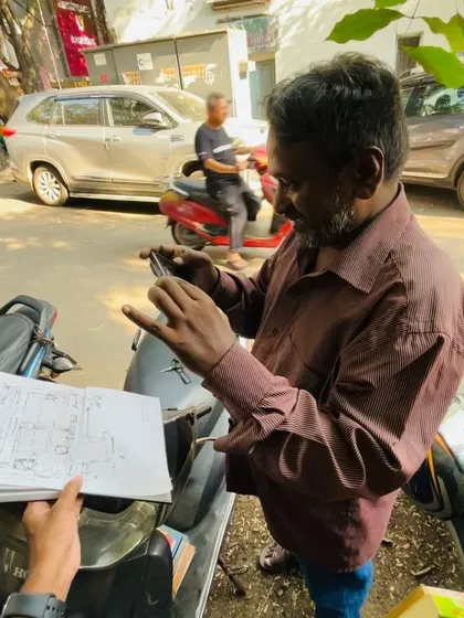 Showing my sketch to one of the men at the bookstall. His reaction and appreciation made the experience even more special.