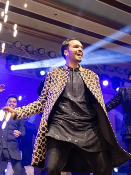 The groom’s squad takes over the stage with a high-energy dance number. The dynamic LED backdrop and stage effects add to the thrilling, celebratory atmosphere of the Sangeet.