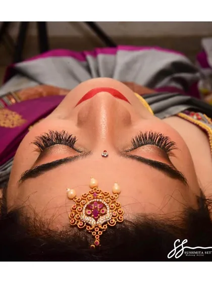 It's all in the details. This close-up shows the precision of the eye makeup, from the soft shimmer on the lids to the full, feathery lashes that open up the eyes beautifully.