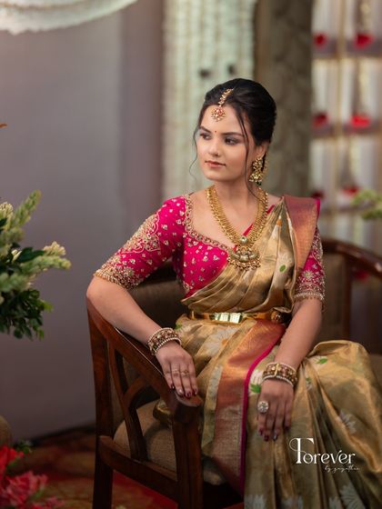 A regal portrait of a South Indian bride. Her makeup is flawless and designed to last, ensuring she looks perfect throughout her Muhurtham ceremony.