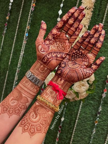 Intricate Bridal Mehendi photo 20