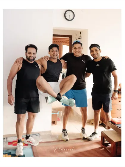 The groom and his running mates, posing happily before their 8km journey to the wedding. A moment of friendship and shared adventure before the main event.