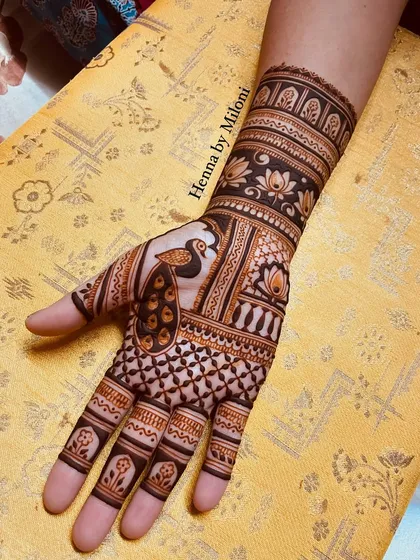 A lovely design for the Teej festival. The back of the hand features a floral pattern, while the palm has a traditional peacock design.