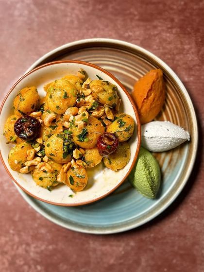 Another view of our Independence Day special, showcasing the vibrant saffron, white, and green chutneys alongside our classic gunpowder idlis.