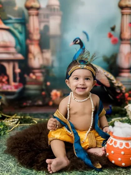 Capturing the divine innocence of this little one during a Krishna-themed baby photoshoot was such a joy. I take pride in creating culturally rich and beautifully detailed setups for your precious ones.
