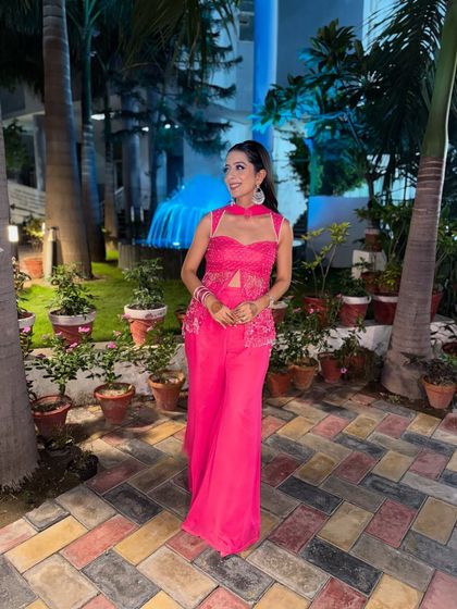 Another shot of my pink glam look, this time with a beautiful fountain in the background. The right setting can make any look feel even more magical.