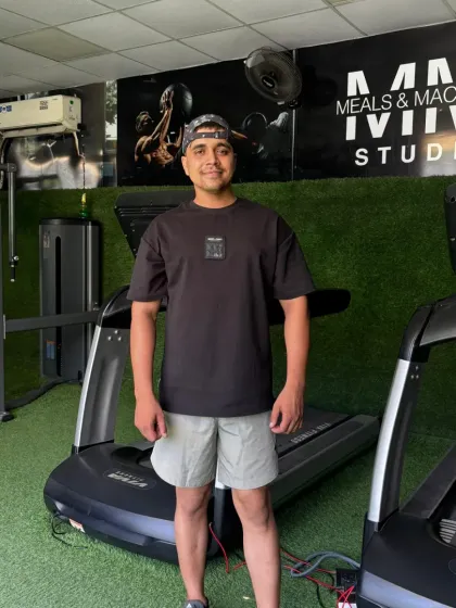 A full-length photo in the gym.