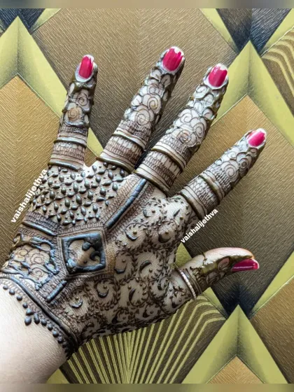 A unique back-hand design with full finger coverage. The intricate patterns on the fingers contrast beautifully with the geometric design on the palm.