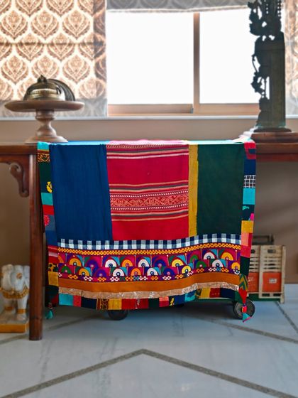 The reverse side of the chadar reveals a different personality, highlighting the striped patterns of the Laotian hemp and the solid color blocks of the Kala cotton.