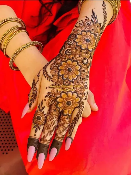Another angle of the beautiful floral vine mehandi, showing how the pattern wraps around the hand for a complete and polished look.