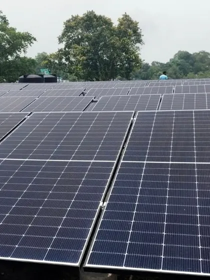 A closer look at the high-efficiency 590 Wp TOPCon modules used in our 2 MW government facility project in Bokaro. These panels are engineered for superior performance, even in challenging environmental conditions.