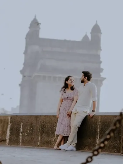 An iconic pre-wedding shoot with the Gateway of India as a misty backdrop. I love using the character of Mumbai to create memorable and atmospheric couple portraits.