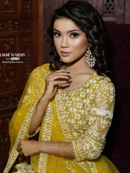 This is a perfect example of a soft glam look for a wedding guest or bridesmaid. We teach you how to achieve that radiant, lit-from-within glow that clients love, using techniques for subtle highlighting and natural contouring.