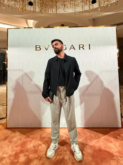 My look for a Bvlgari event. I went with a clean, monochromatic look, pairing a black zip-up jacket with light grey trousers and classic sneakers.