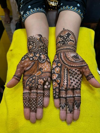 A bold and beautiful design combining elements of peacock feathers and intricate geometric fills for a modern look.