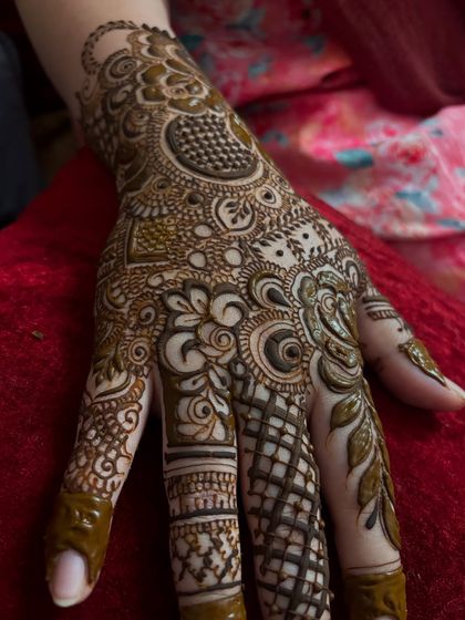Mehendi Art by Nishat - Mehndi (Henna) Artistry Elegant Henna for Guests & Parties photo 13