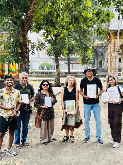 The USK Nagpur group proudly holding up their sketchbooks. It was a wonderful and productive day of art.