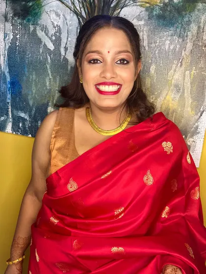 My client Shaina looking absolutely radiant and happy with her final look.