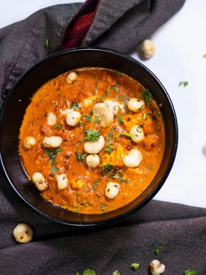 A comforting bowl of our Paneer Makhana Masala. This dish combines soft paneer cubes and crunchy lotus seeds in a velvety, tomato-based gravy for a unique texture and taste.